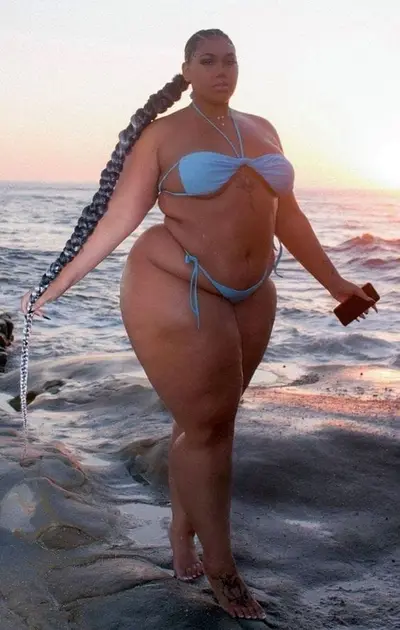 CREUSA, 55 AÑOS, ESCORT LATINA MADURITA RUBIA RELLENITA EN LUGO
