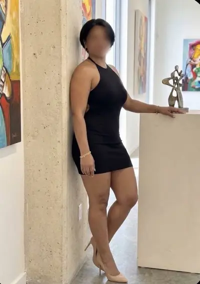 VIOLETA, MASAJISTA PROFESIONAL DE 40 AÑOS EN SAN PEDRO DEL PINATAR, MURCIA